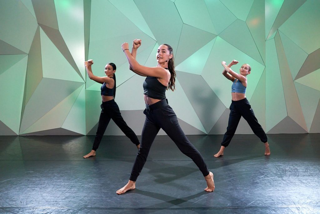 dancer lonni olsen in leggings and a crop-top teaching a combination at cli studios